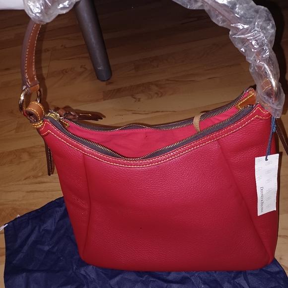 CHERRY/HOBO STYLE DOONEY AND BOURKE RED LEATHER SHOULDER BAG - Picture 11 of 14